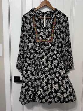Uncle Frank Embroidered Black & White Floral Tunic Dress L